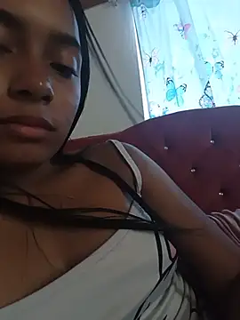 Snapshot of xcleila chatting on 06/19/26, 04:00 xcleila online show from 06/19/26, 04:00