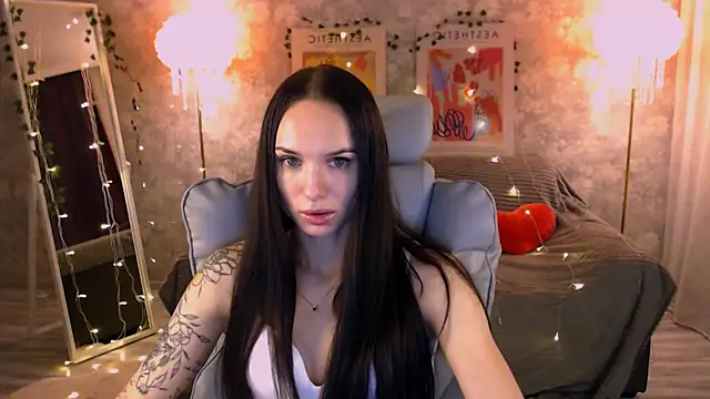 Snapshot of NicoleMerz chatting on 06/17/26, 04:30 NicoleMerz online show from 06/17/26, 04:30