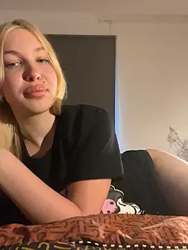 Snapshot of MilaaXOO chatting on 07/06/26, 06:21 MilaaXOO online show from 07/06/26, 06:21