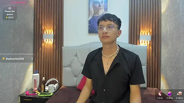 Snapshot of Julian_Foxxx chatting on 05/27/26, 07:55 Julian Foxxx online show from 05/27/26, 07:55