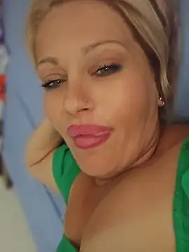 Snapshot of brenda121 chatting on 07/07/26, 11:36 brenda121 online show from 07/07/26, 11:36