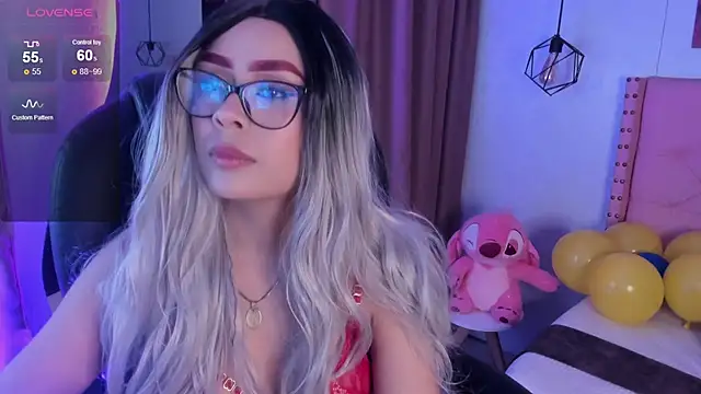Snapshot of miafox__ chatting on 06/18/26, 04:24 miafox online show from 06/18/26, 04:24