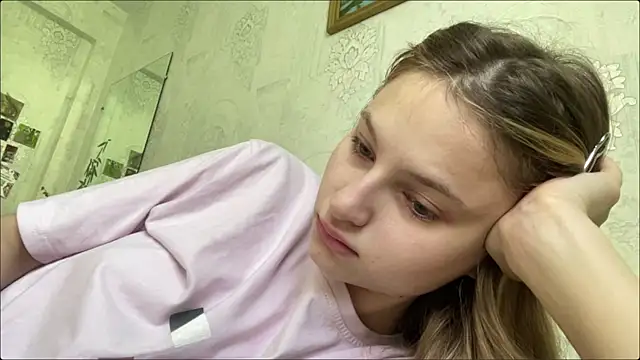 Snapshot of HeIen_cute chatting on 07/09/26, 05:22 HeIen cute online show from 07/09/26, 05:22