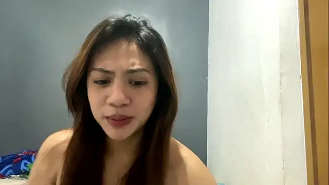 Snapshot of ReenaFixari chatting on 05/30/26, 04:42 ReenaFixari online show from 05/30/26, 04:42