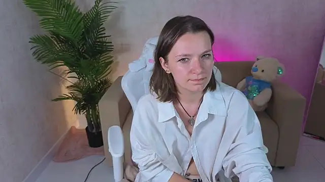 kira hatti online show from 06/27/26, 12:33