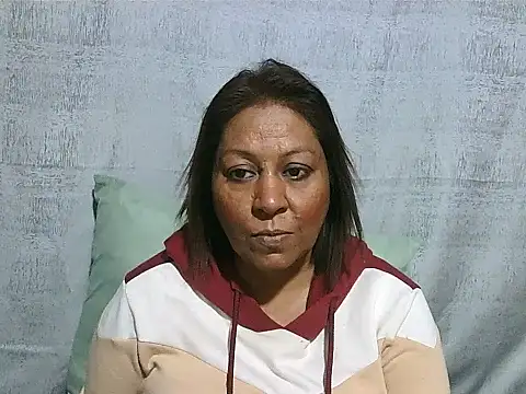 Snapshot of IndianSexyMilf69 chatting on 06/06/26, 05:12 IndianSexyMilf69 online show from 06/06/26, 05:12