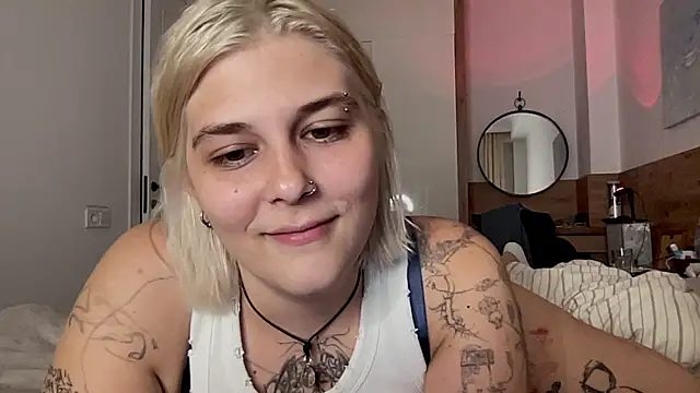 Snapshot of Ella_Bloom chatting on 07/16/26, 07:31 Ella Bloom online show from 07/16/26, 07:31