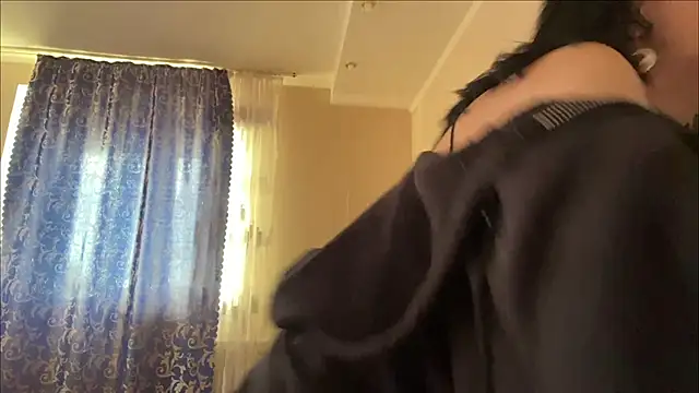 HolyCute online show from 07/06/26, 05:04
