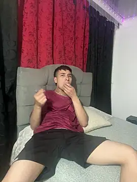 Snapshot of JULIANHOTSEX chatting on 06/01/26, 02:46 JULIANHOTSEX online show from 06/01/26, 02:46