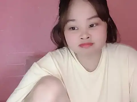 Snapshot of Nhungnhung679 chatting on 06/15/26, 05:04 Nhungnhung679 online show from 06/15/26, 05:04