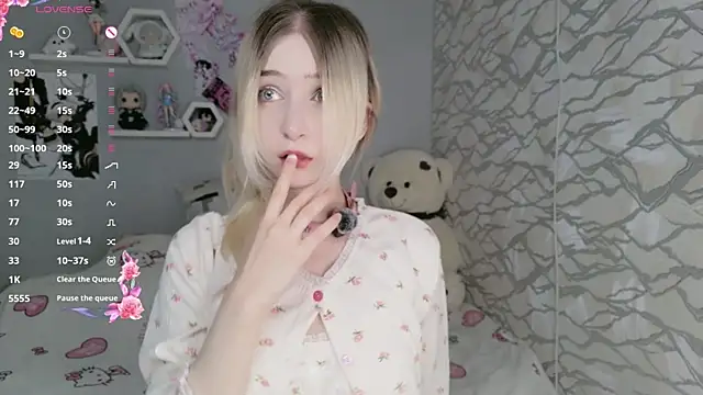 meganami online show from 06/11/26, 01:20