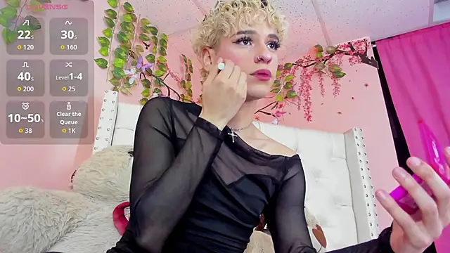 Snapshot of valentinee_xo chatting on 07/10/26, 06:17 valentinee xo online show from 07/10/26, 06:17