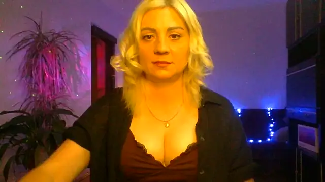 Snapshot of LunaaKiss chatting on 06/12/26, 08:41 LunaaKiss online show from 06/12/26, 08:41