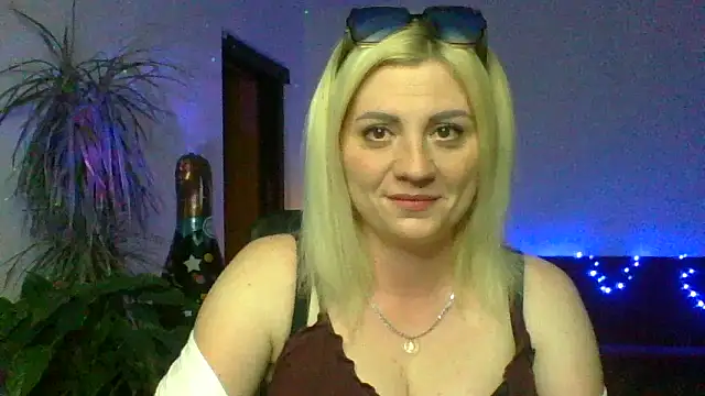 Snapshot of LunaaKiss chatting on 06/27/26, 07:41 LunaaKiss online show from 06/27/26, 07:41
