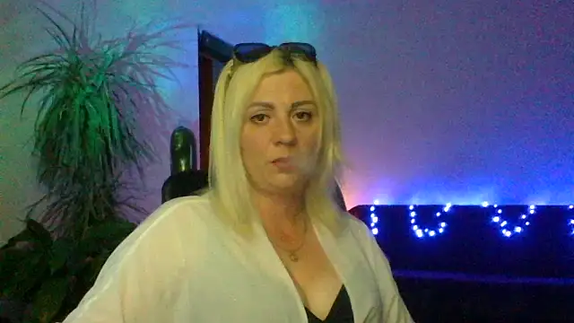 Snapshot of LunaaKiss chatting on 06/30/26, 09:16 LunaaKiss online show from 06/30/26, 09:16