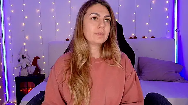 Snapshot of LindaWhite_ chatting on 12/14/25, 10:03 LindaWhite online show from 12/14/25, 10:03