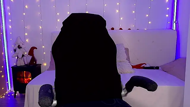 Snapshot of LindaWhite_ chatting on 12/16/25, 05:18 LindaWhite online show from 12/16/25, 05:18