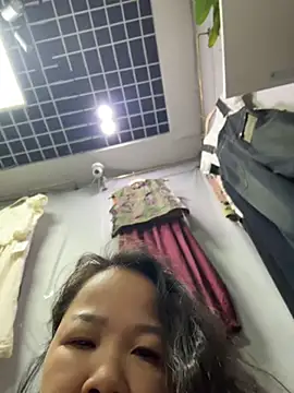 Snapshot of honghong_mother chatting on 06/23/26, 12:19 honghong mother online show from 06/23/26, 12:19