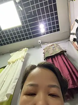 Snapshot of honghong_mother chatting on 06/26/26, 12:26 honghong mother online show from 06/26/26, 12:26