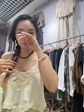 Snapshot of honghong_mother chatting on 07/06/26, 12:13 honghong mother online show from 07/06/26, 12:13