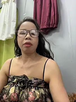Snapshot of honghong_mother chatting on 07/13/26, 12:46 honghong mother online show from 07/13/26, 12:46