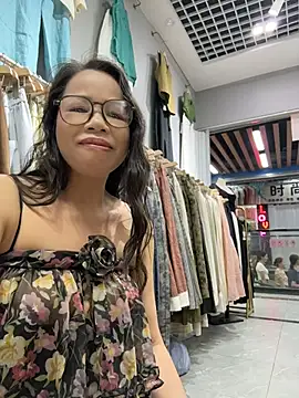 Snapshot of honghong_mother chatting on 07/18/26, 01:15 honghong mother online show from 07/18/26, 01:15
