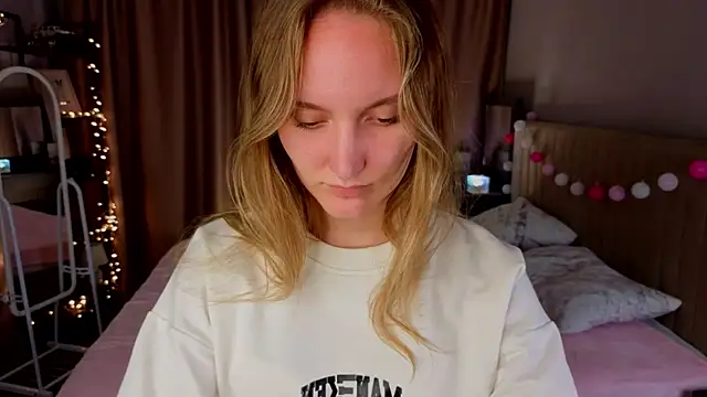 JenevaLitalien online show from 06/05/26, 06:57