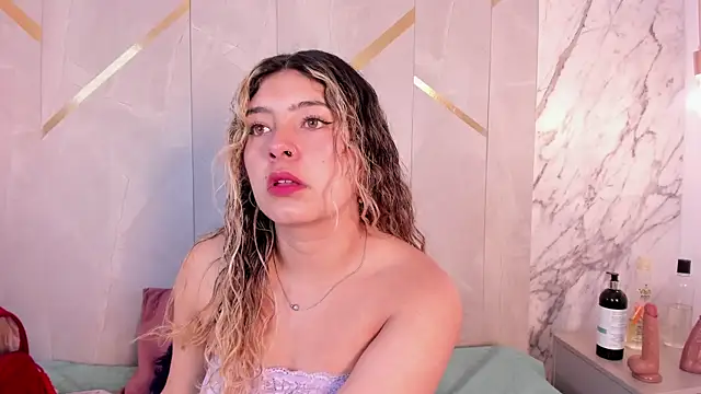 Snapshot of ChloeBelle_ chatting on 06/18/26, 12:42 ChloeBelle online show from 06/18/26, 12:42