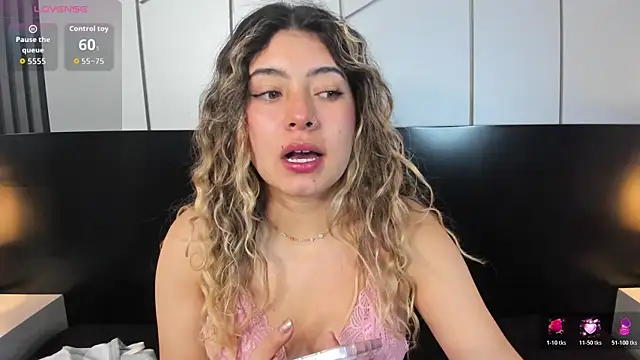 Snapshot of ChloeBelle_ chatting on 07/17/26, 01:29 ChloeBelle online show from 07/17/26, 01:29