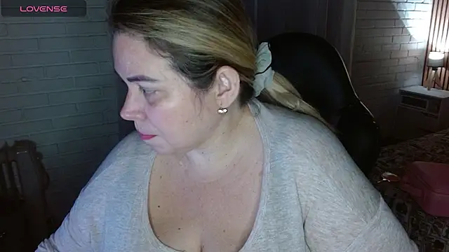 Snapshot of Bella_Savati_1 chatting on 05/31/26, 11:50 Bella Savati 1 online show from 05/31/26, 11:50