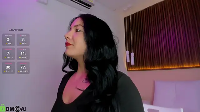 Snapshot of rebecaa_grey chatting on 06/12/26, 02:05 rebecaa grey online show from 06/12/26, 02:05