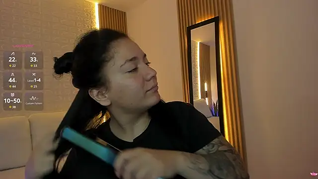 Snapshot of rebecaa_grey chatting on 06/27/26, 02:44 rebecaa grey online show from 06/27/26, 02:44