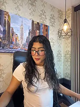 Snapshot of Holly_Watson_ chatting on 07/16/26, 04:51 Holly Watson online show from 07/16/26, 04:51