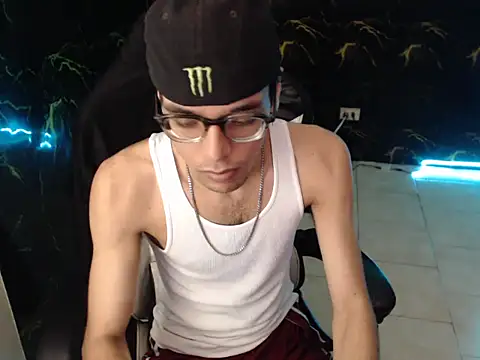 Snapshot of draven_sex chatting on 06/06/26, 01:43 draven sex online show from 06/06/26, 01:43