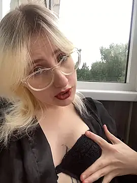 Snapshot of xp_blondie chatting on 06/11/26, 12:47 xp blondie online show from 06/11/26, 12:47