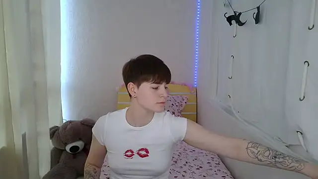 EmyHills online show from 06/12/26, 02:38