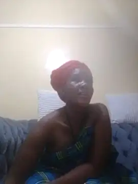 Snapshot of Creamymom4 chatting on 06/19/26, 01:10 Creamymom4 online show from 06/19/26, 01:10