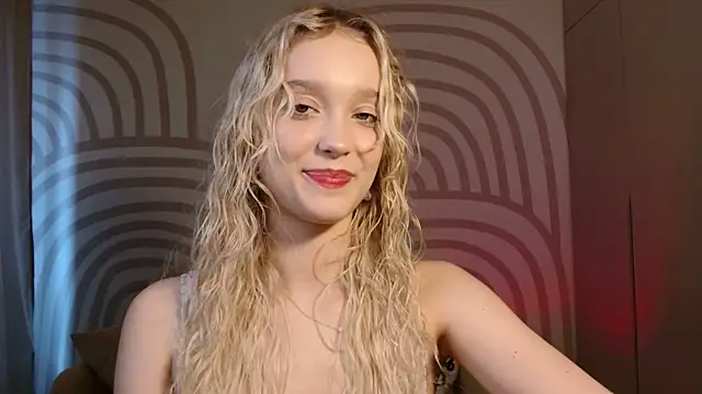 Snapshot of QueenSerenaa chatting on 06/15/26, 02:08 QueenSerenaa online show from 06/15/26, 02:08