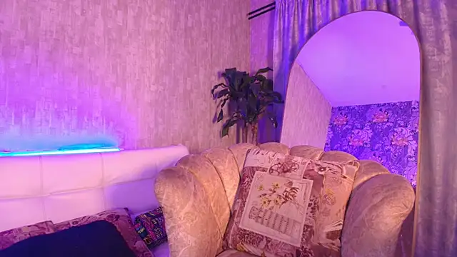 chloe bronze online show from 06/15/26, 08:22