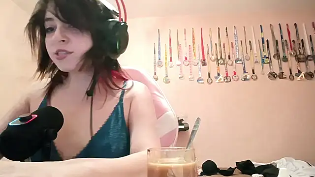 bunnyhoneylovehands online show from 07/04/26, 10:16