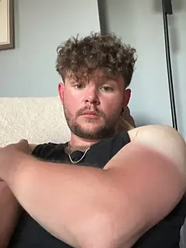 Snapshot of Ronnie153 chatting on 07/05/26, 07:10 Ronnie153 online show from 07/05/26, 07:10