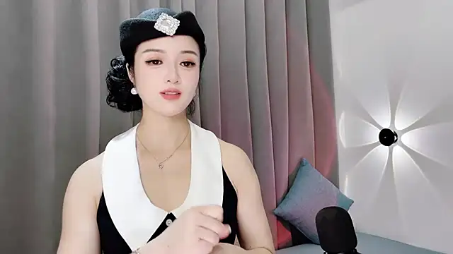 Momo-Wow online show from 06/18/26, 09:14