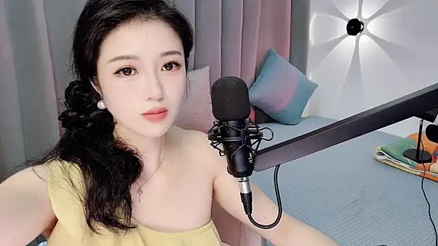 Momo-Wow online show from 06/20/26, 06:05