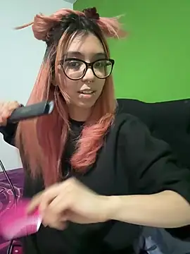 Snapshot of Nana-Komatsu chatting on 06/19/26, 05:23 Nana-Komatsu online show from 06/19/26, 05:23