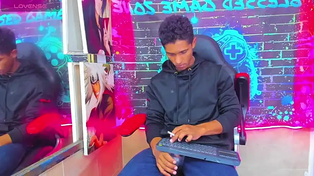 Snapshot of Yoel_Blessed chatting on 06/15/26, 11:12 Yoel Blessed online show from 06/15/26, 11:12