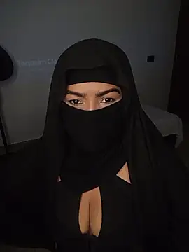 Snapshot of nayla_mohammed_ chatting on 06/01/26, 10:11 nayla mohammed online show from 06/01/26, 10:11