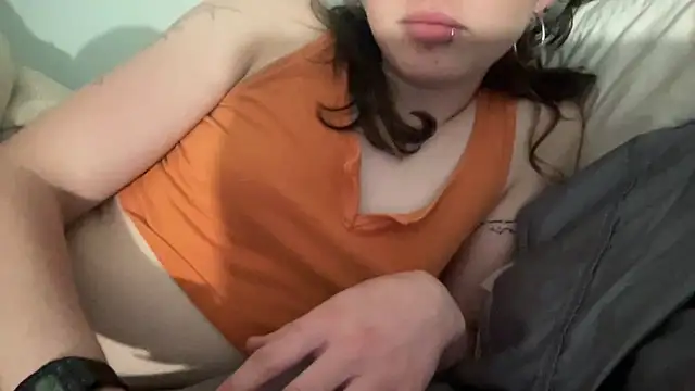 l0r3l4i  online show from 06/05/26, 03:46