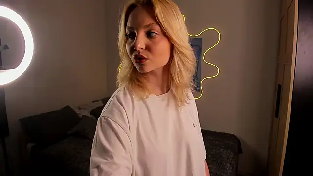 Maddie D Cloud online show from 06/29/26, 04:19