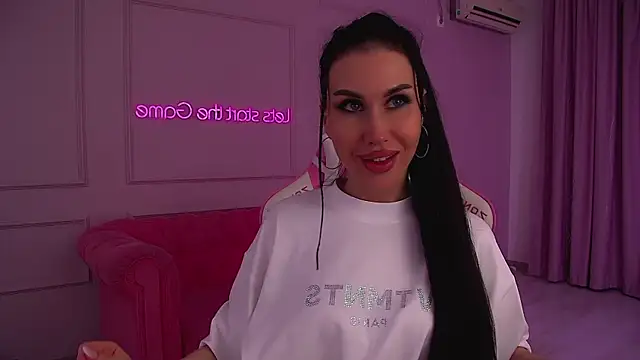 Snapshot of KaylaMous chatting on 07/18/26, 06:23 KaylaMous online show from 07/18/26, 06:23