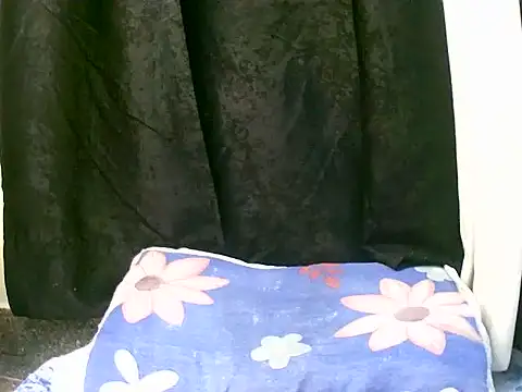 Snapshot of Sweet_zuri001 chatting on 06/27/26, 12:44 Sweet zuri001 online show from 06/27/26, 12:44